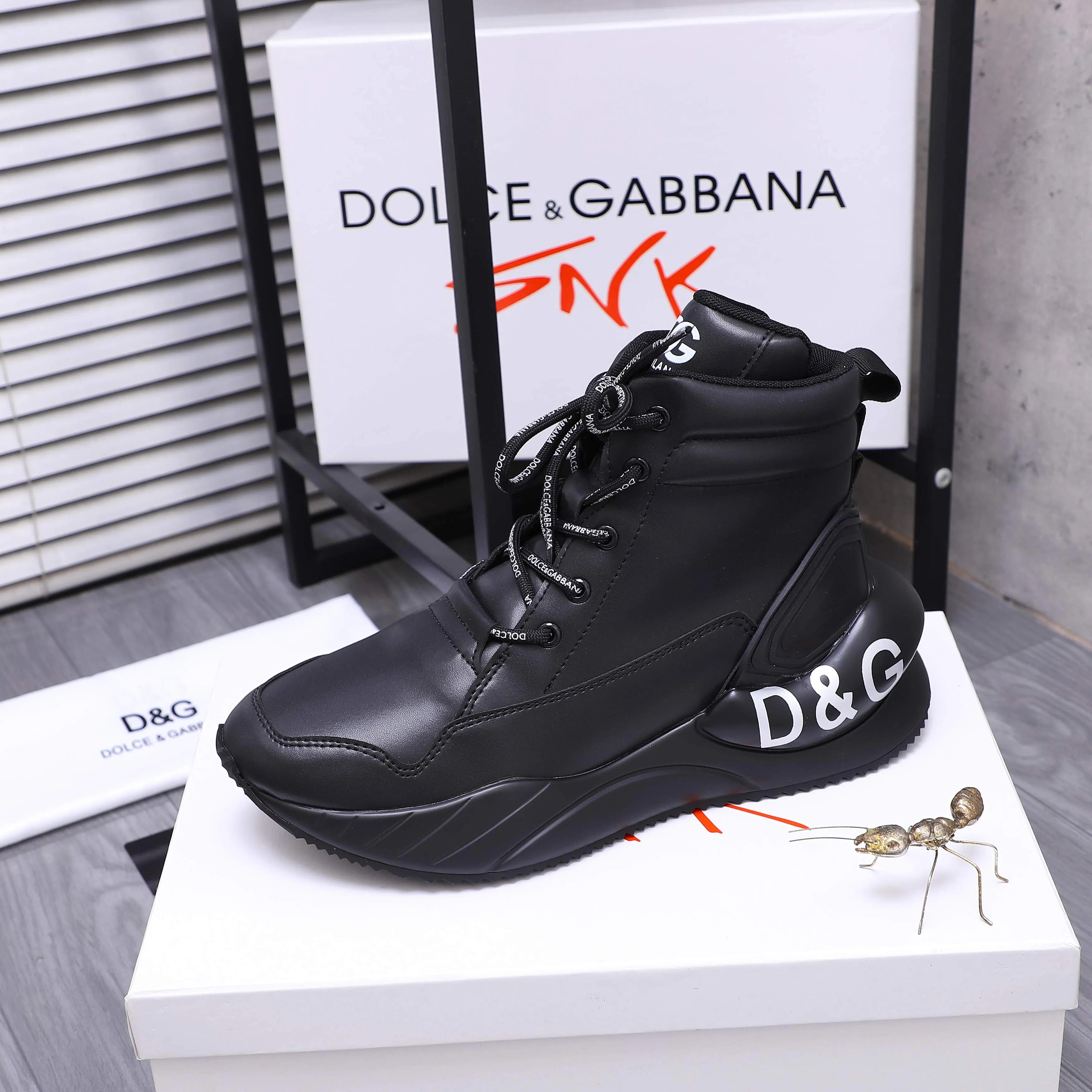 Men's shoes 💰p540 Product trademark: DG (Dolce & Gabbana) high-top casual shoes for couples. Regular size: 36-46 (45.46 is custom-made and non-returnable) Product materials: Selected cowhide stitching upper, mesh lining, cowhide insole, rubber outsole
